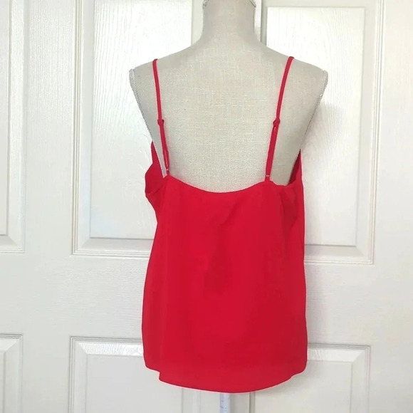 Monteau Scalloped V-neck Tank - Picture 4 of 4